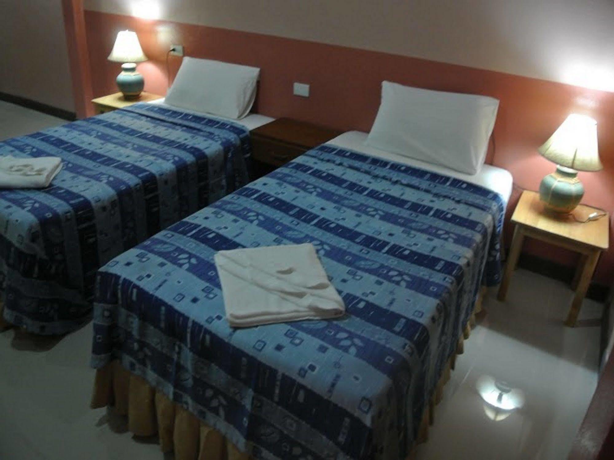 Silla Patong Hostel Exteriör bild